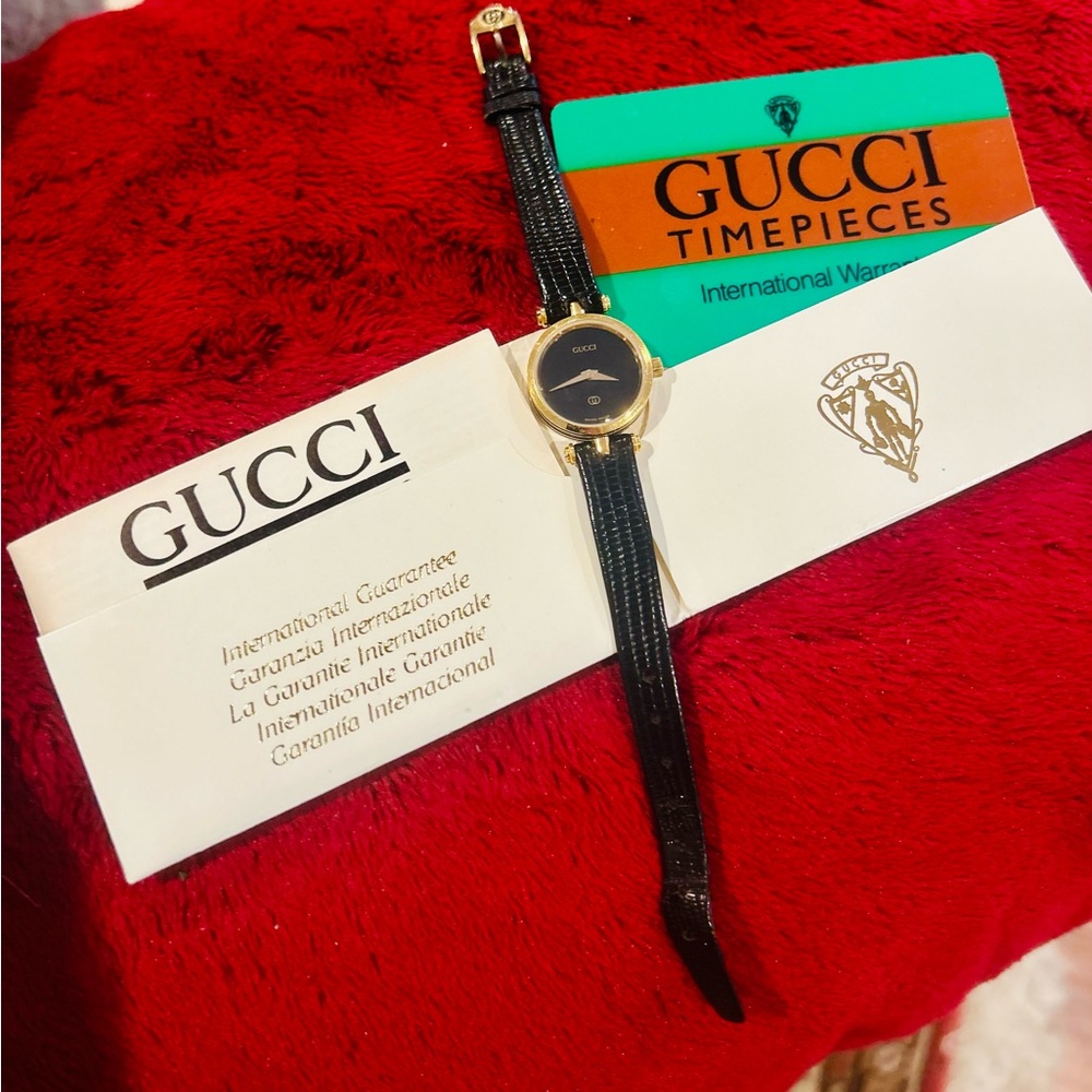 Vintage Gucci Women's Stack watch Black Strap and Gold Accents with original box